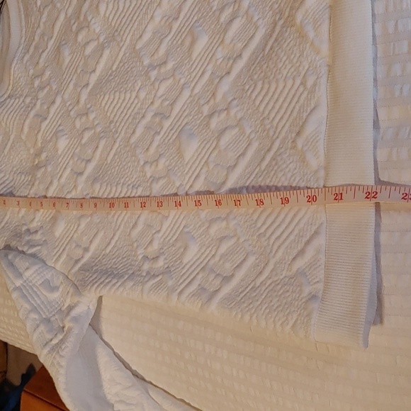 NWT Women's Soft White Patterned Top - Picture 9 of 11